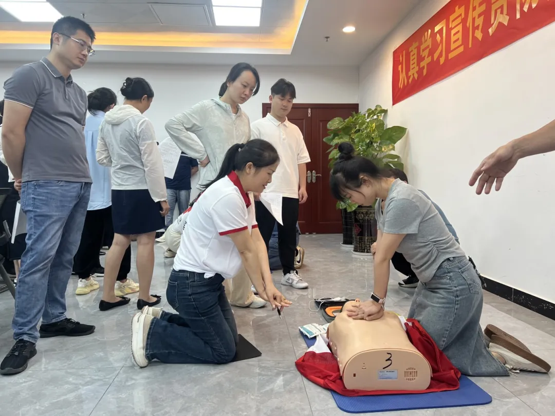 2025年4月21日下午，来宾市红十字应急救护师资到广西来宾中科产业投资集团有限公司开展救护员持证培训.JPG